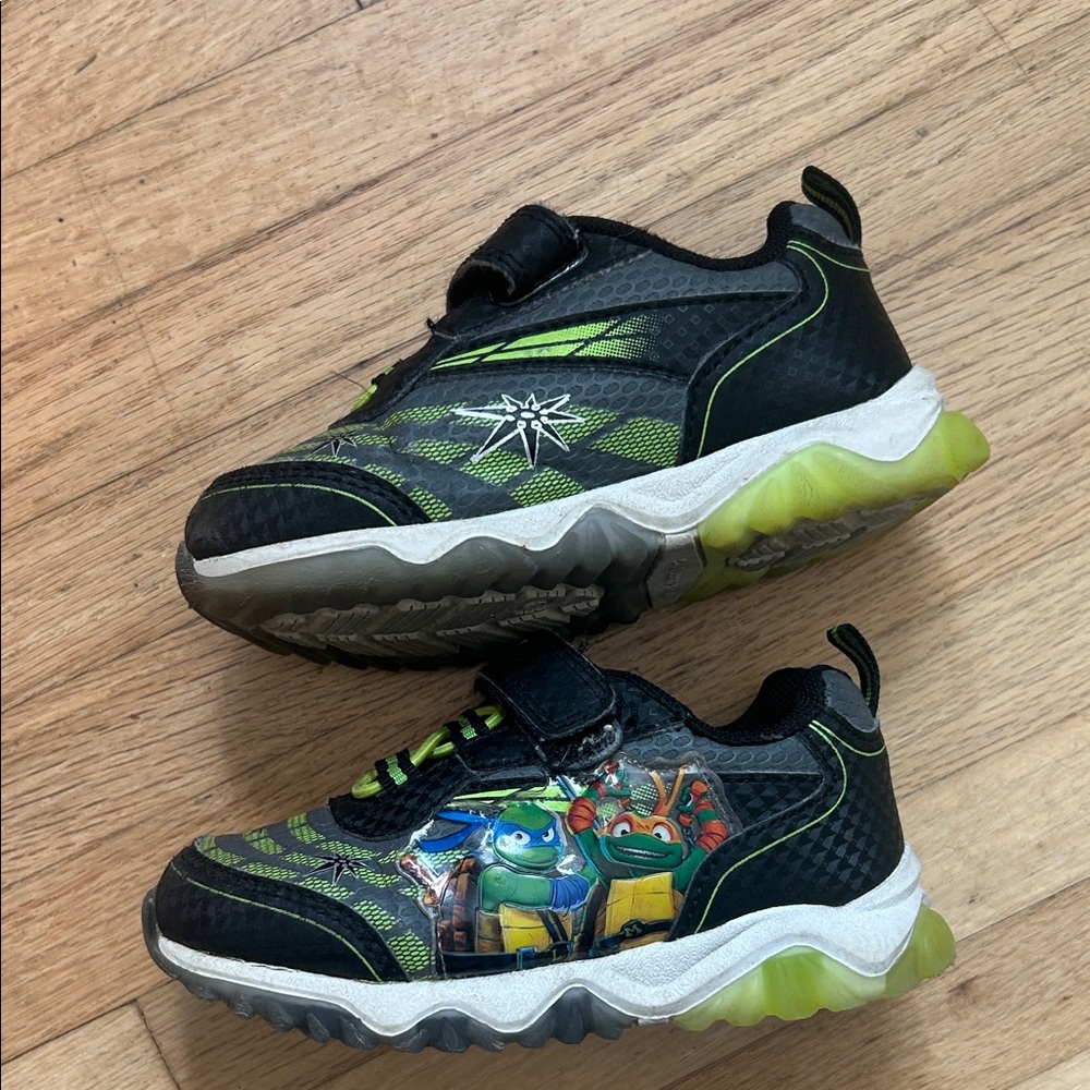 Kids Black and Green Light-Up Ninja Turtle Sneakers